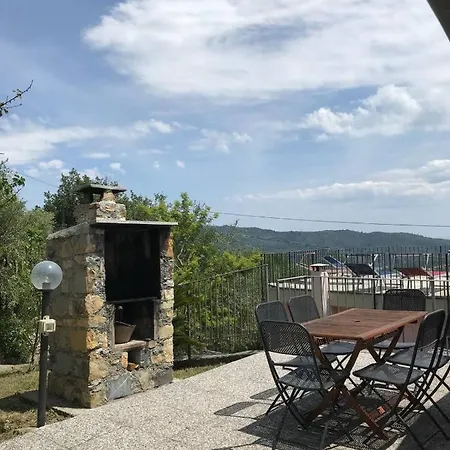 Berio Uno - Papa * Villa Viani
